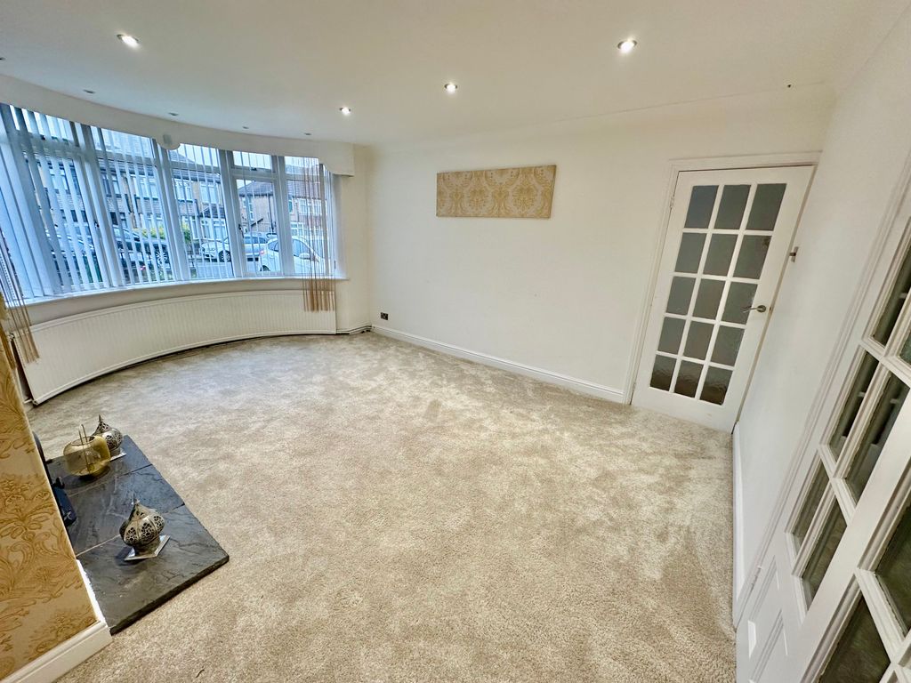 Property photo 2 of 12 Image
