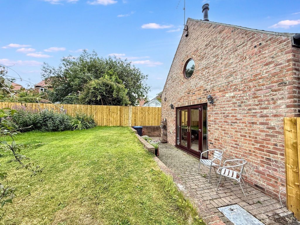Property photo 2 of 27