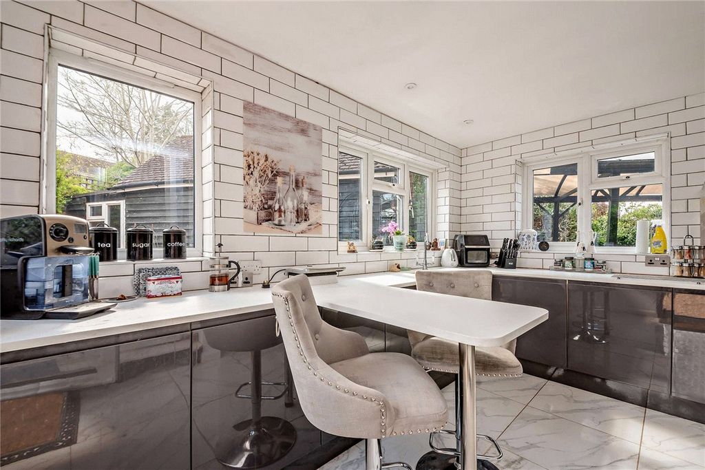 Property photo 3 of 23 Picture No. 24