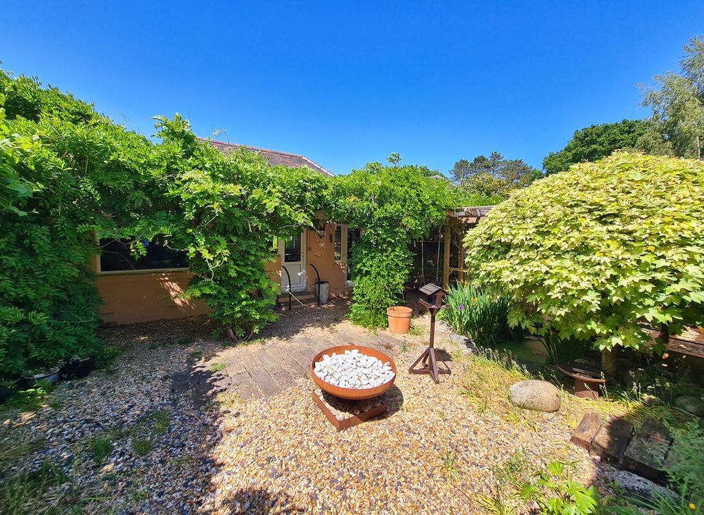 Property photo 2 of 27