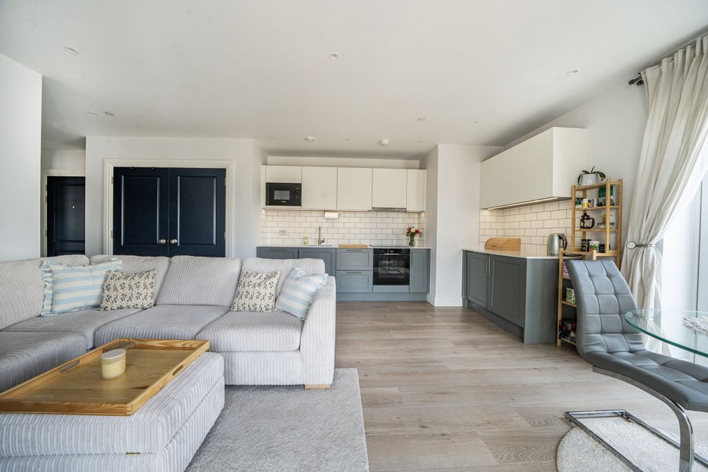 Property photo 2 of 20 1325265-15-687E52...