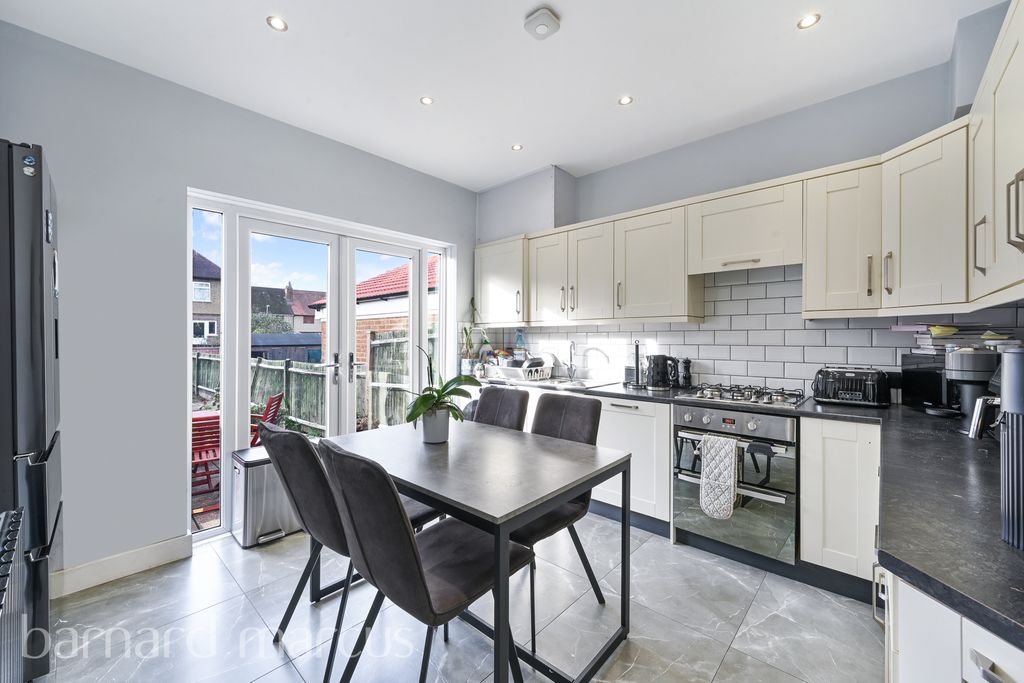 Property photo 1 of 8 Kitchen