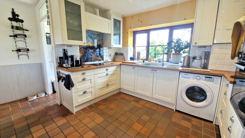 Property photo 3 of 37