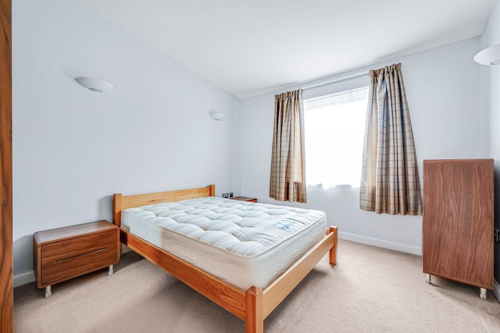 Property photo 2 of 10 Bedroom