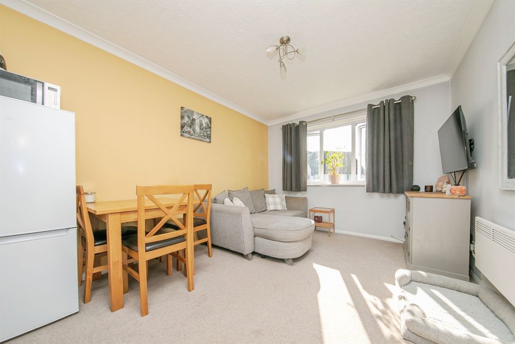 Property photo 2 of 12