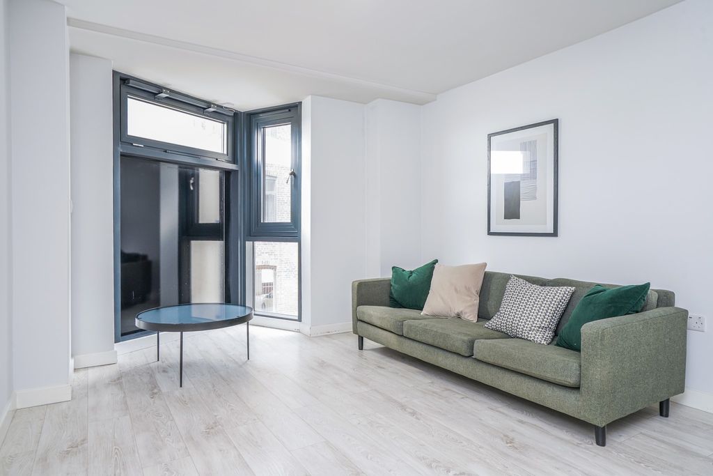 Property photo 1 of 18 Living Room