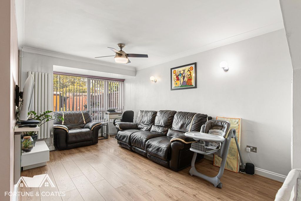 Property photo 2 of 14 Longfield_6.Jpg