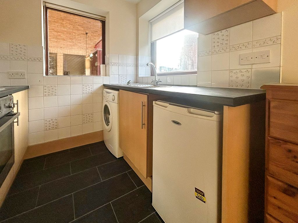 Property photo 2 of 8 Kitchen