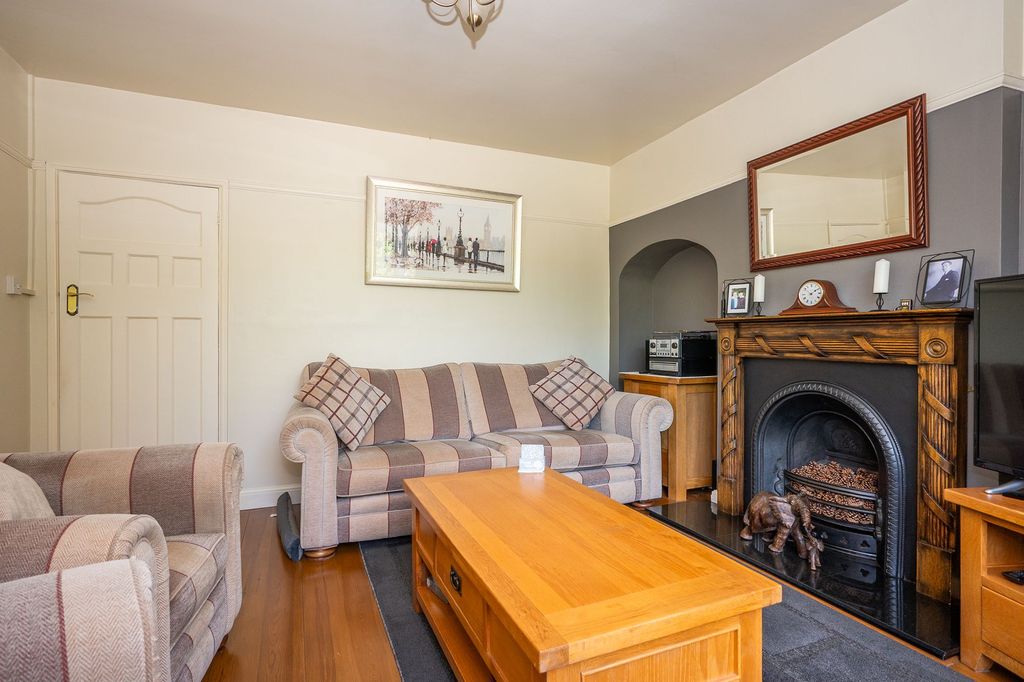 Property photo 3 of 37