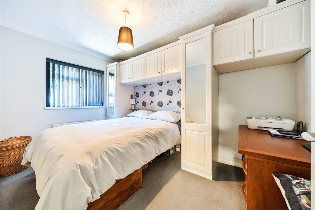 Property photo 2 of 18 Bedroom