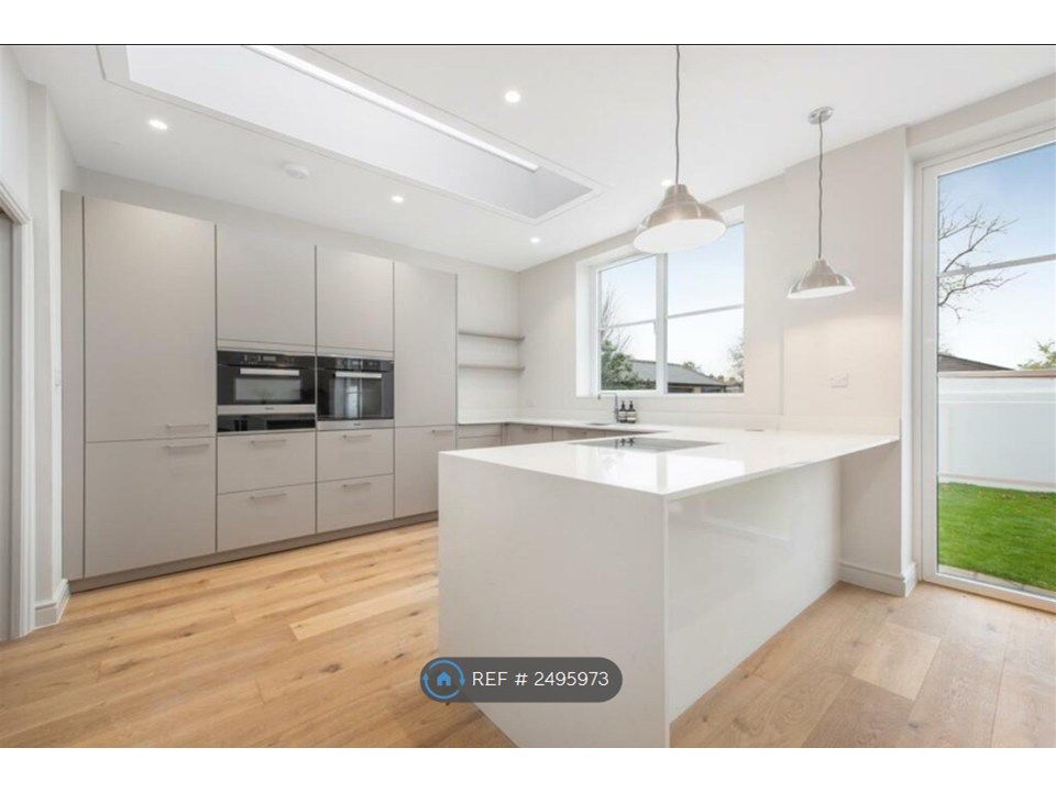 Property photo 3 of 16 Kitchen