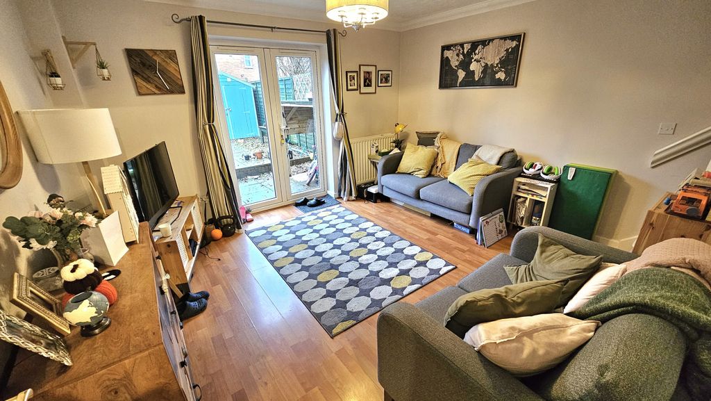 Property photo 3 of 13 Lounge