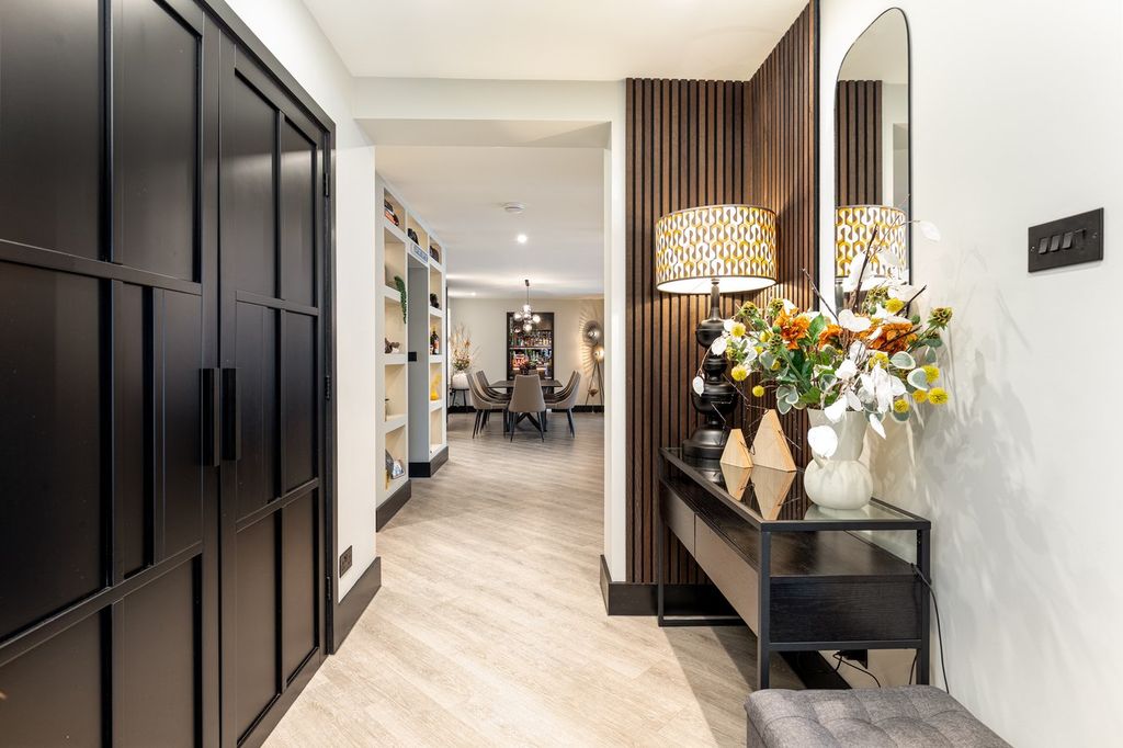 Property photo 2 of 39