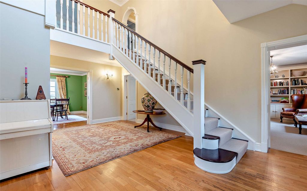 Property photo 3 of 29 Entrance Hall