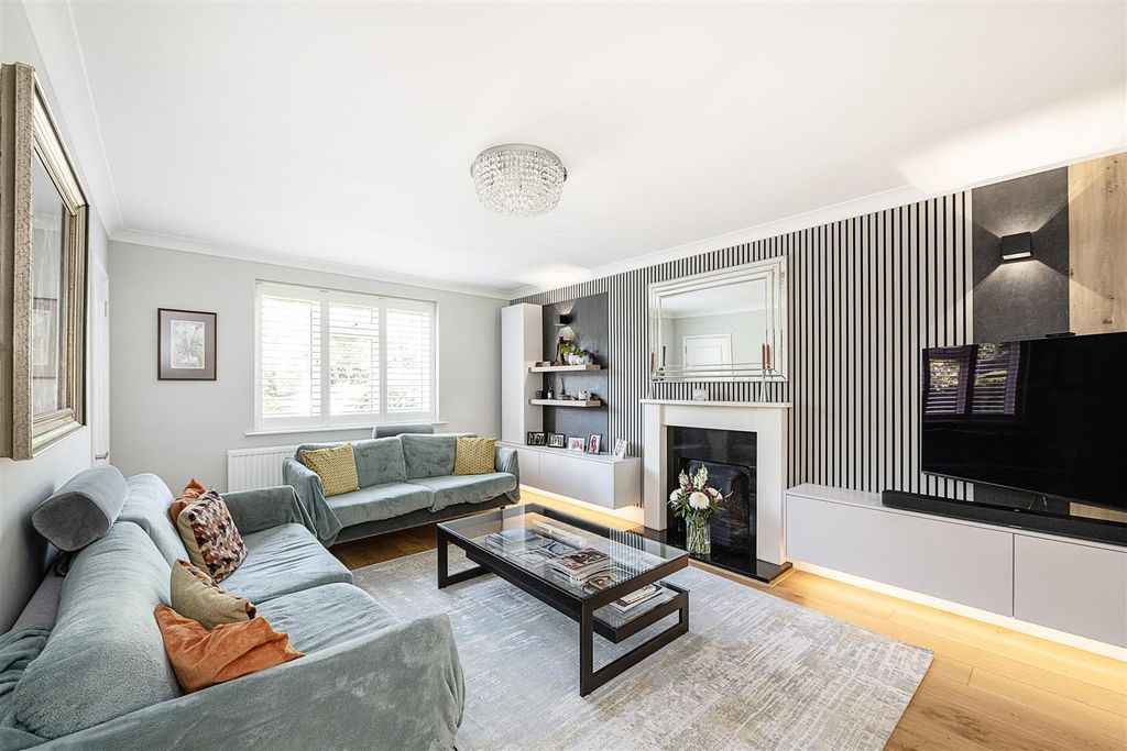 Property photo 3 of 12 63 Meadway 3.Jpg