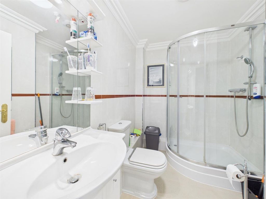 Property photo 3 of 11 Cam04116G0-Pr0276-Still004.Jpg