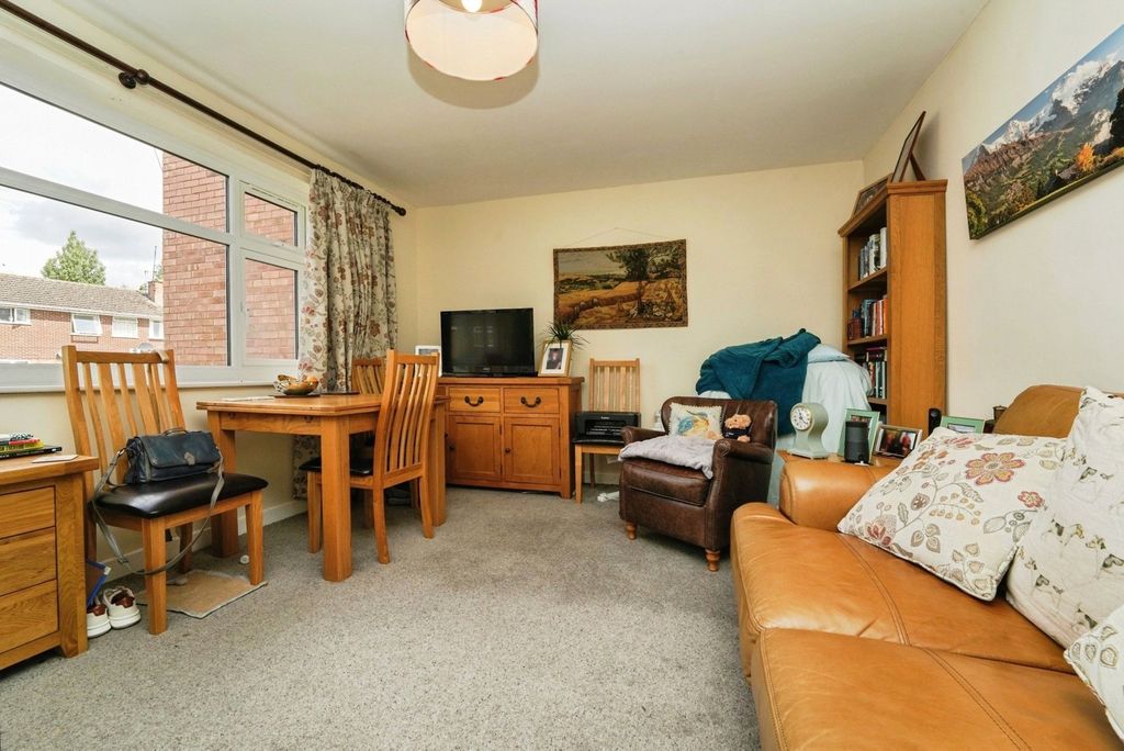 Property photo 3 of 9 Photo