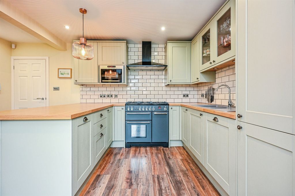 Property photo 2 of 17