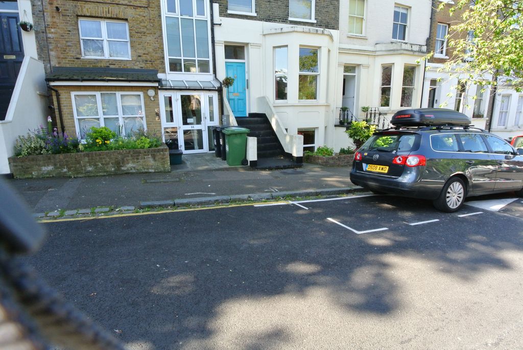 Property photo 1 of 7 1 Bed Flat To Rent Limes Grove, London Se13 6De