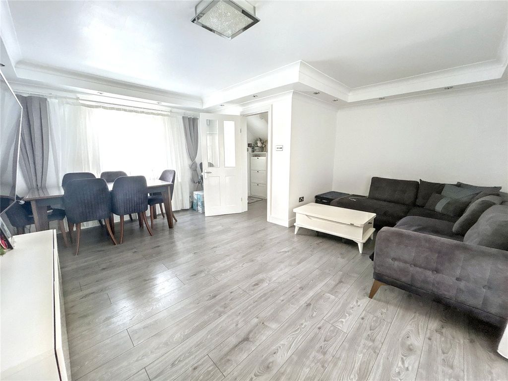 Property photo 2 of 27 Picture No. 23