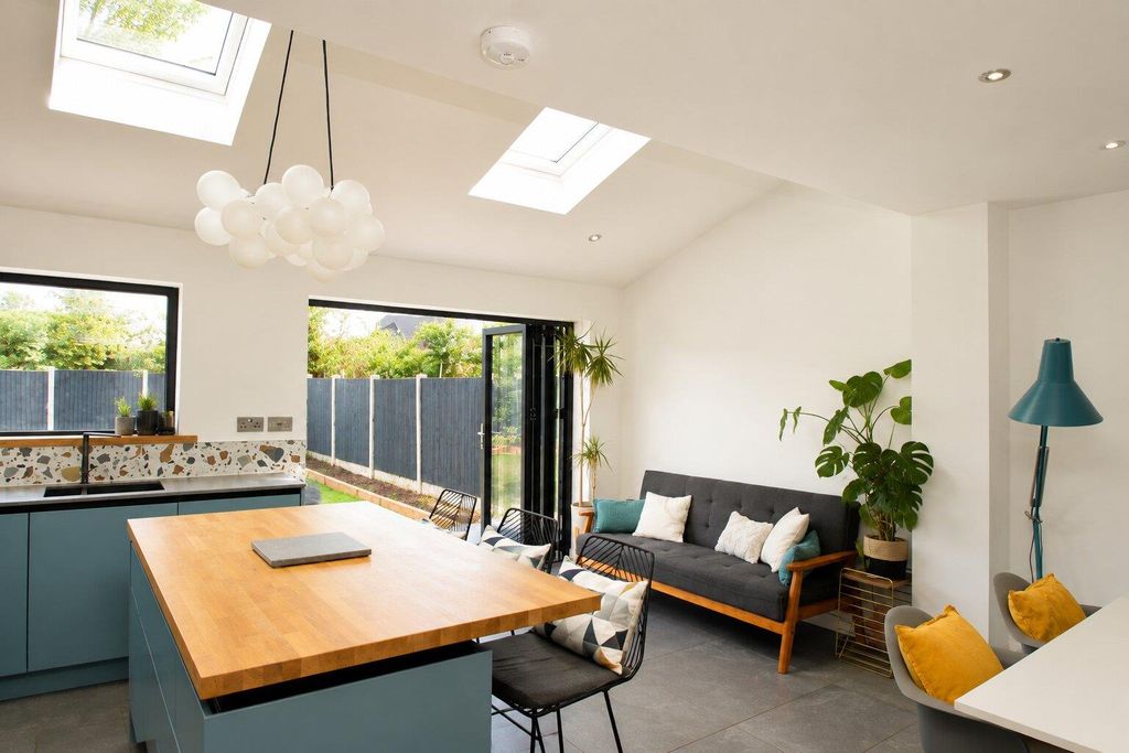 Property photo 3 of 15 Kitchen Dining Room