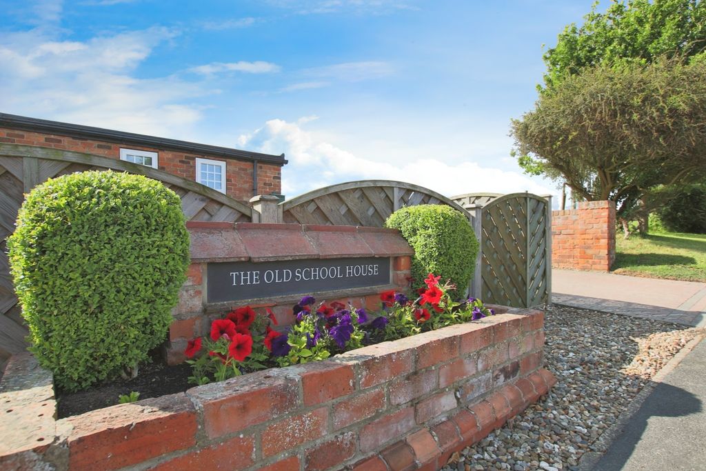 Property photo 1 of 24 4260142