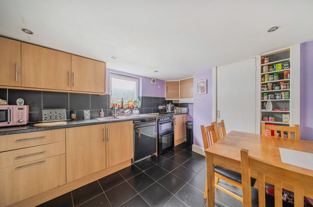 Property photo 2 of 18 Kitchen