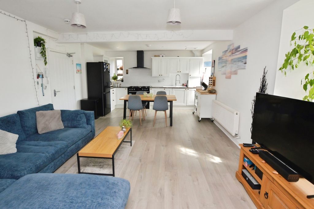 Property photo 2 of 16 Pbox-Img.Jpg