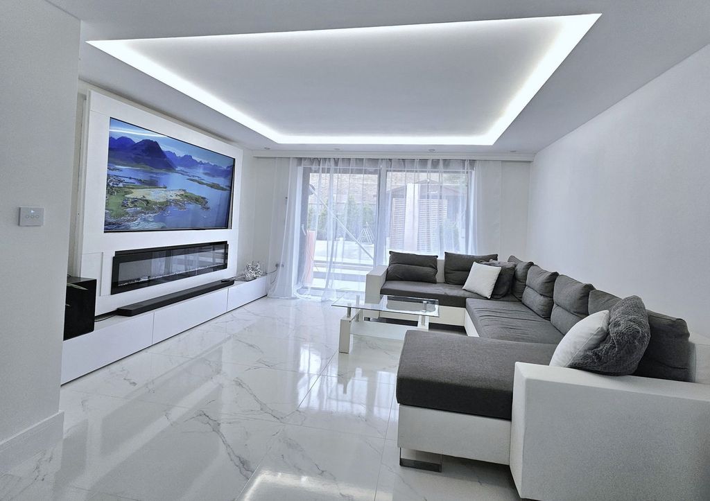 Property photo 2 of 36