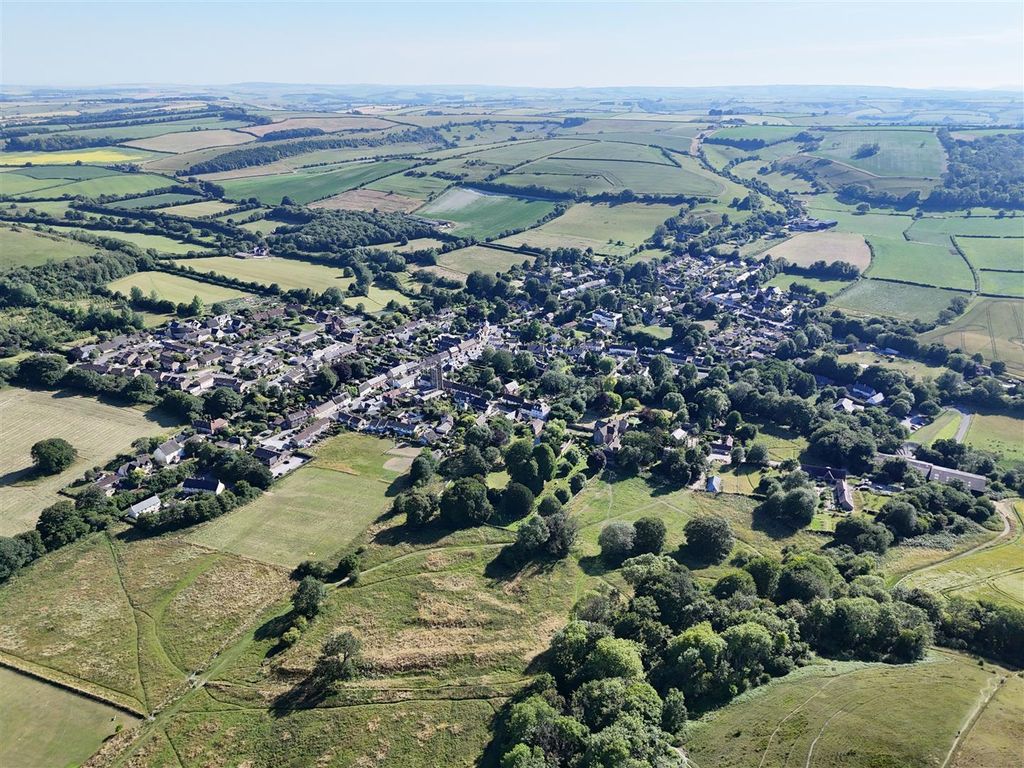 Property photo 3 of 4 Cerne Village