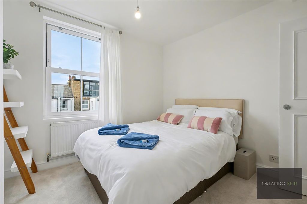 Property photo 3 of 12 258B Battersea Park Road Sw11 3Bp-8.Jpg