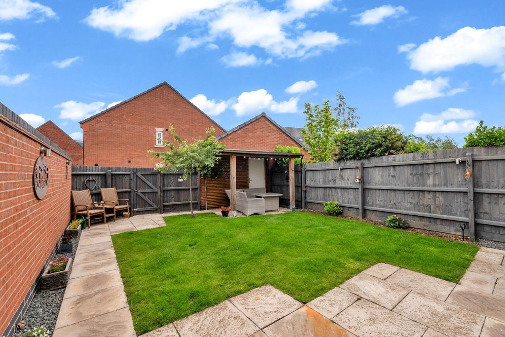 Property photo 2 of 32