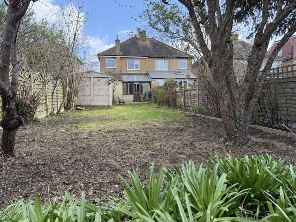 Property photo 3 of 12 33 Sunningdale Garden 5