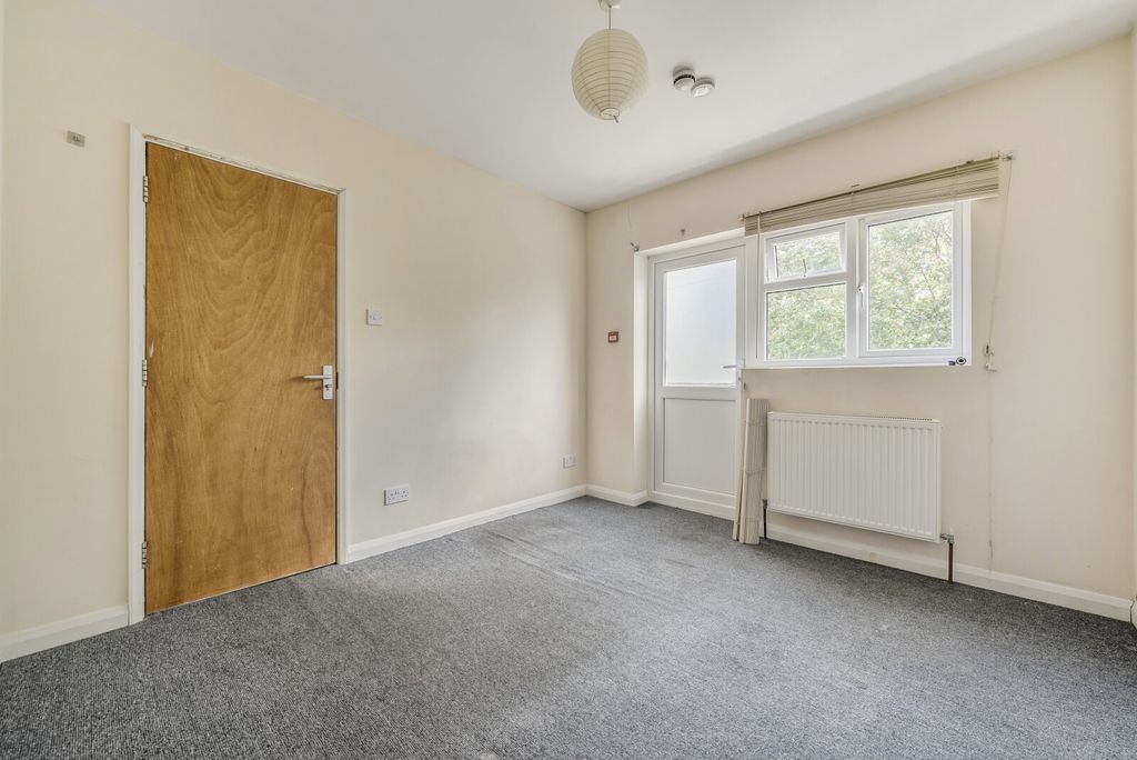 Property photo 3 of 27 1336641-10-68B603...