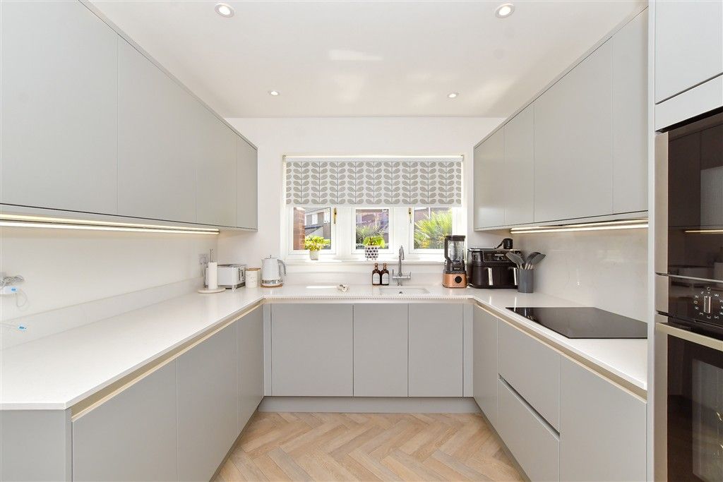 Property photo 2 of 14 Kitchen