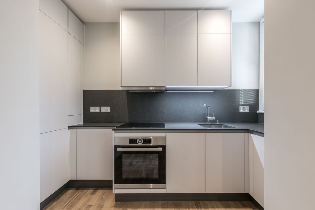 Property photo 3 of 11 Kitchen