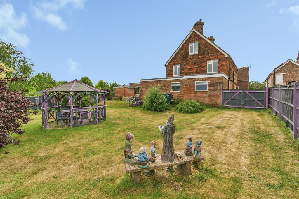 Property photo 1 of 28