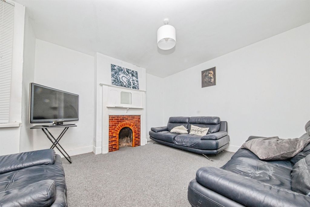 Property photo 3 of 12