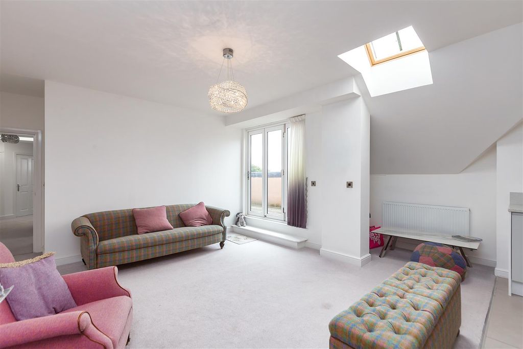 Property photo 3 of 26