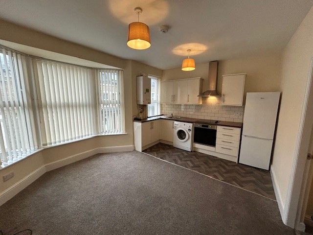 Property photo 2 of 5 Spacious Lounge/Kitchen