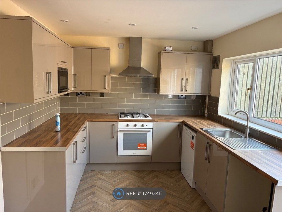 Property photo 1 of 9 Kitchen