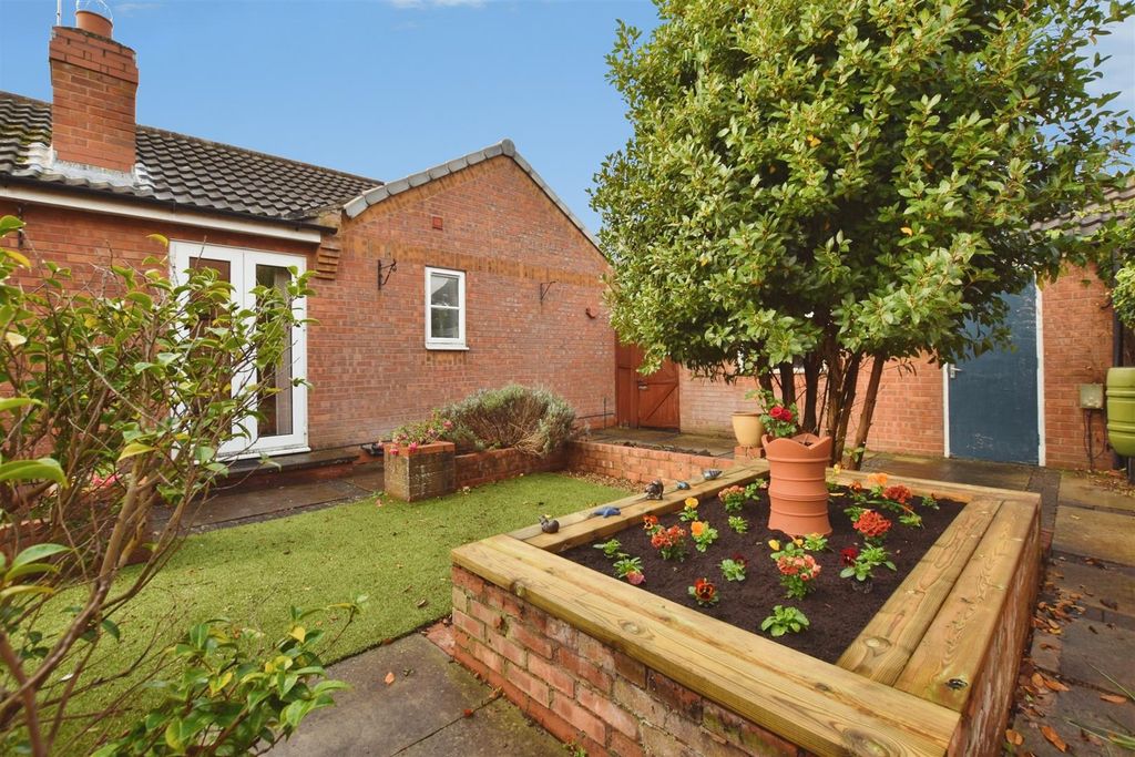 Property photo 2 of 17 c8A1d52E-Garden 20Planter.Jpg