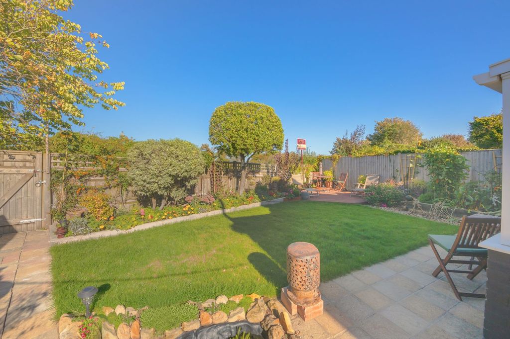 Property photo 3 of 27