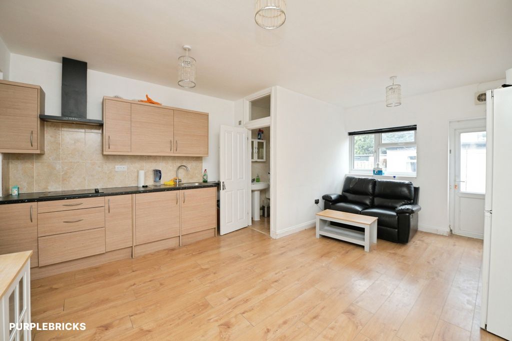 Property photo 3 of 24