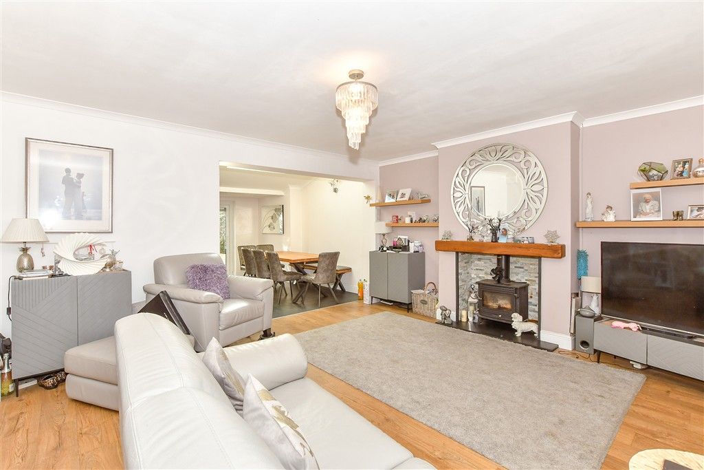 Property photo 2 of 11 Lounge