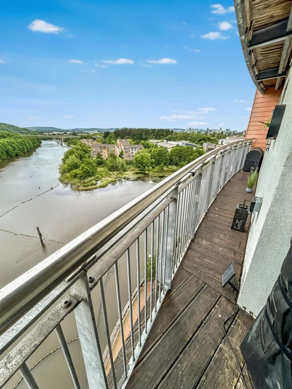 Property photo 2 of 22