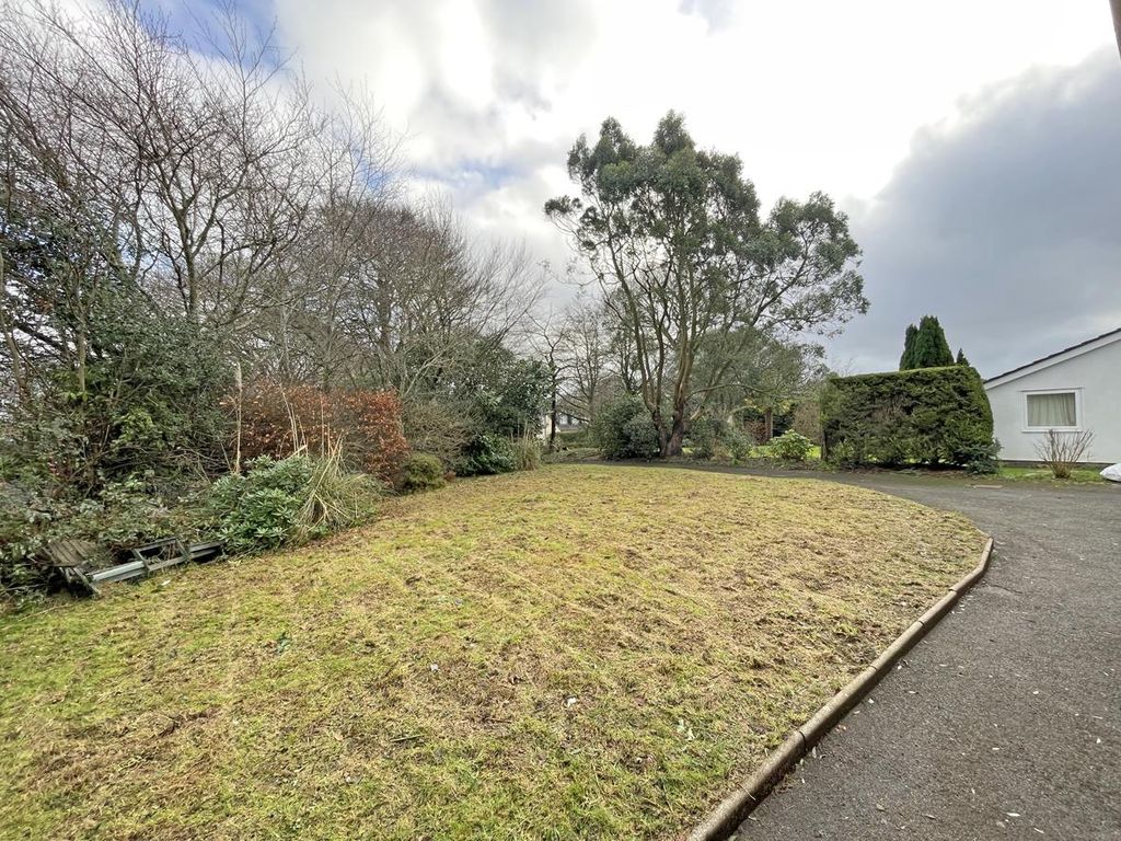 Property photo 2 of 17 Leat Walk 45 - Front Garden.Jpg