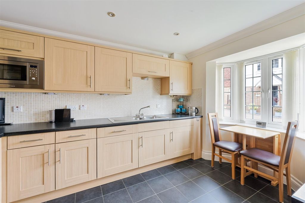 Property photo 2 of 16 Rowan Close, 11 (12).Jpg