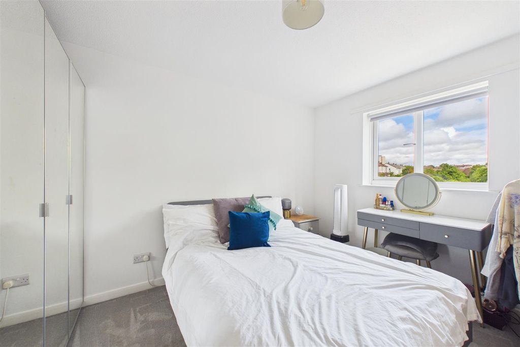 Property photo 3 of 11 Cam03993G0-Pr0176-Still009.Jpg