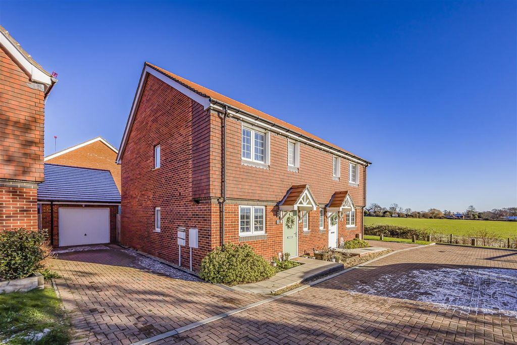 Property photo 1 of 17 37 Admiralty Crescent, Havant-Porticomarketing-Nex